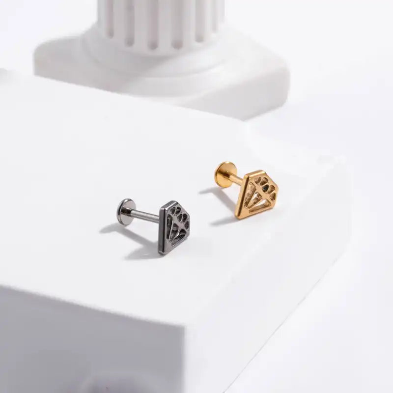 Diamantformet Flatback Piercing - Lilu Studio Øreringe