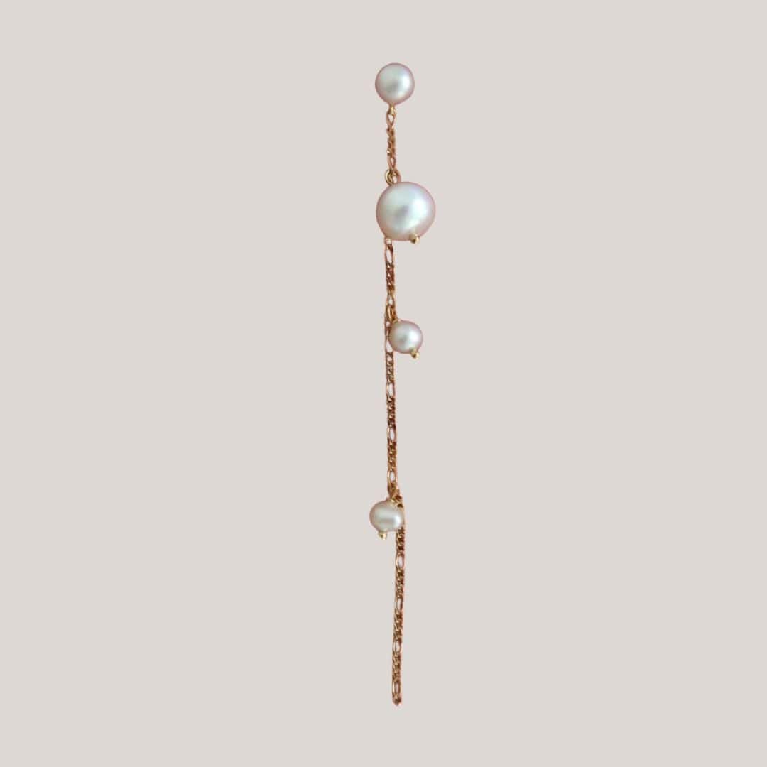 Callas Earring Long Single ørestik Med Kæde Med Perler Pris Stk - Stine A Ørestikkere  - 5712778023543
