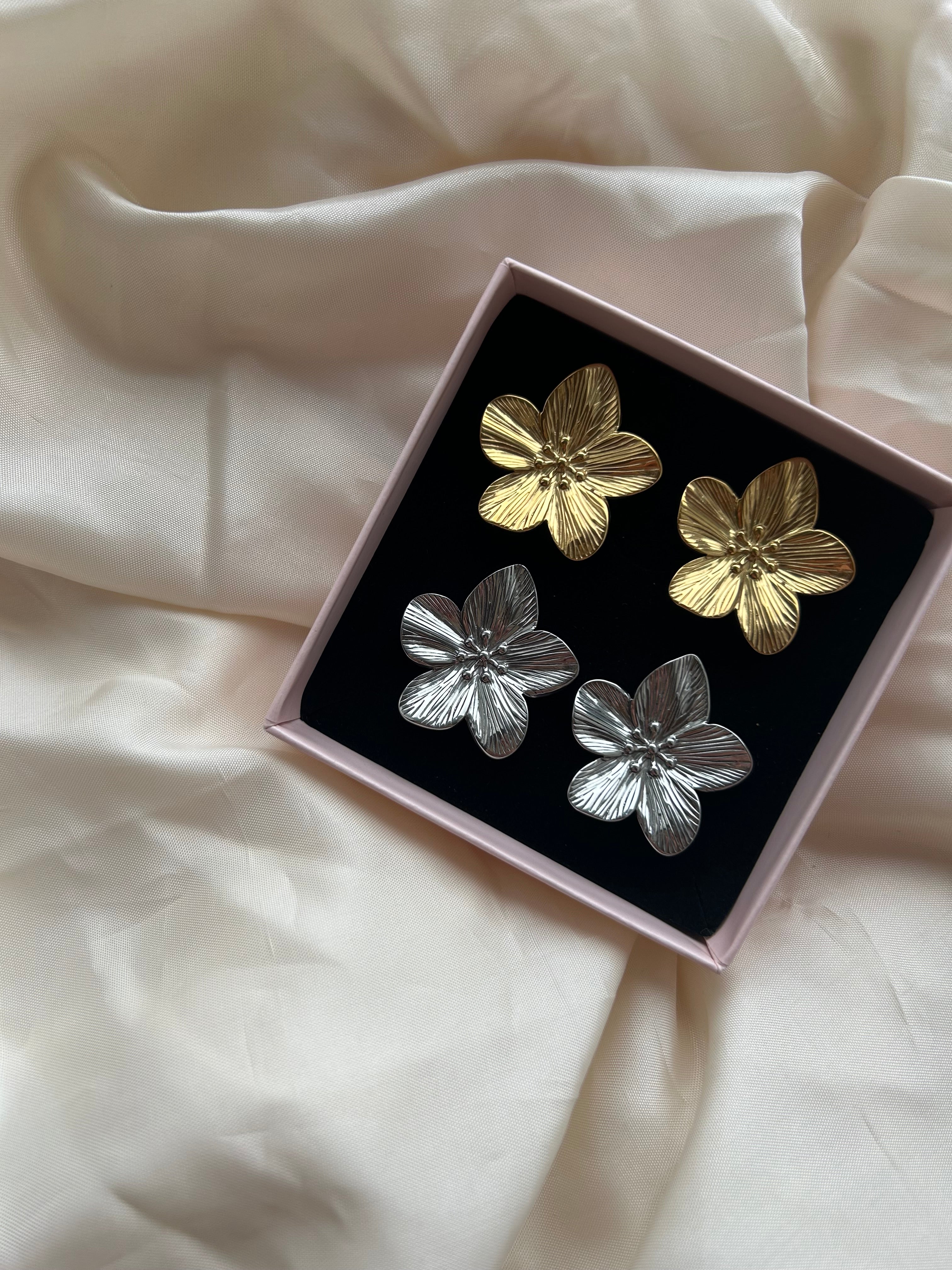 Daisy Øreringe Guld - By Houlberg Ørestikkere