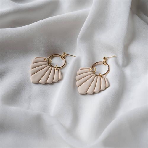 Cleo Earrings Nude - Smikka Øreringe